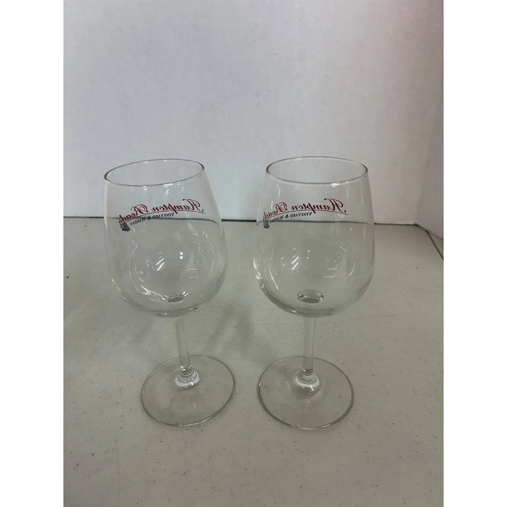 Hampton‎ Roads Vineyard & Winery Set of 2 Clear Stemmed Wine Glasses Logo Logo